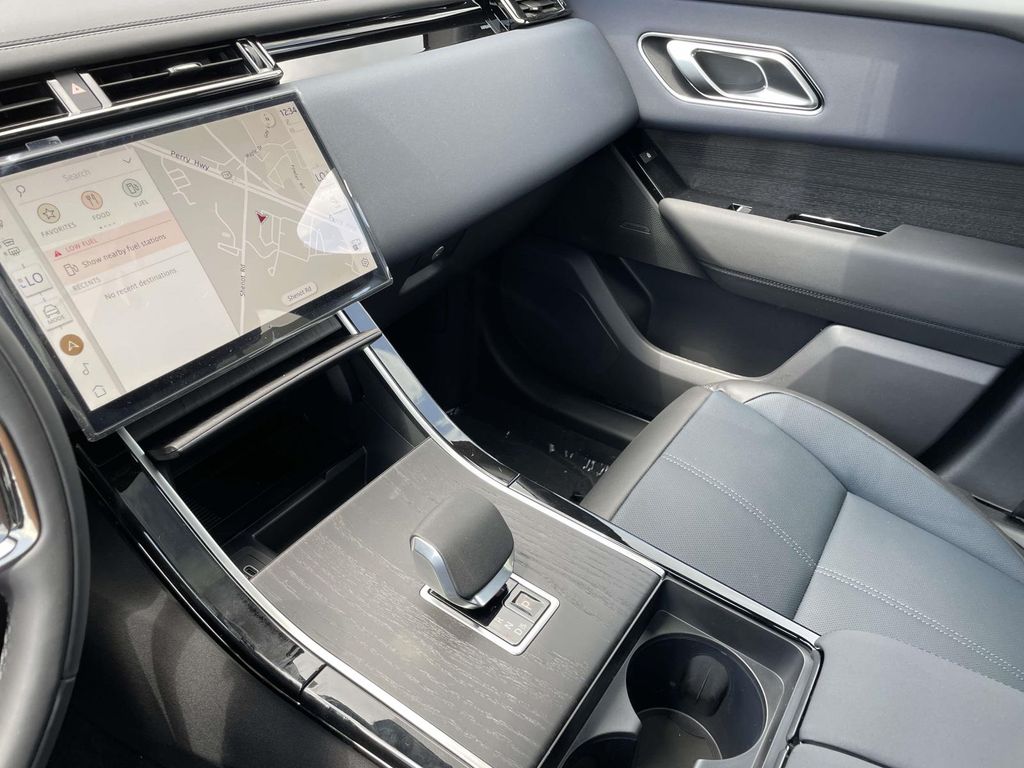 New 2026 Black Land Rover Dynamic SE image 32