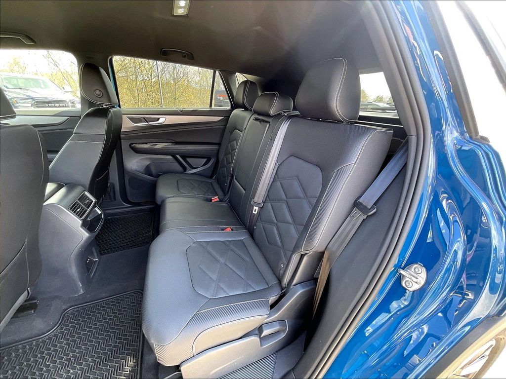 2025 Volkswagen Atlas Cross Sport — photo 14