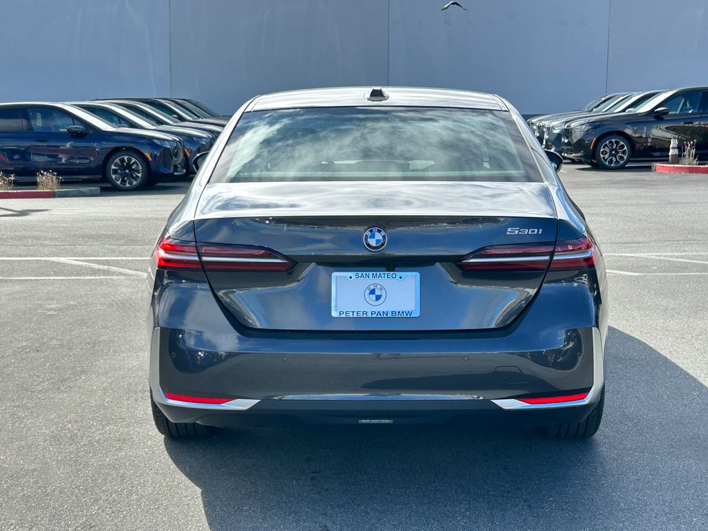 Thumbnail: 2026 BMW 5 Series - 4