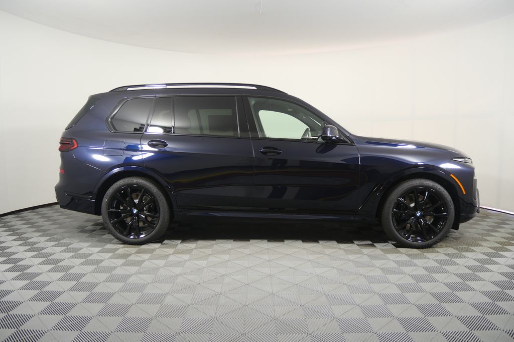 Thumbnail: 2027 BMW X7 - 3