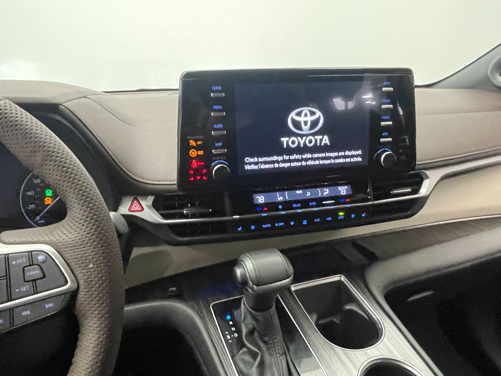 Thumbnail: 2023 Toyota Sienna - 28