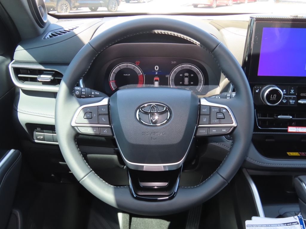 2025 Toyota Highlander XSE 10