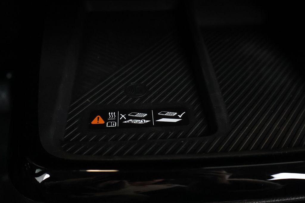 Thumbnail: 2027 Chevrolet Bolt EV - 26