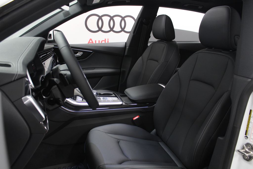 Thumbnail: 2026 Audi Q8 - 13