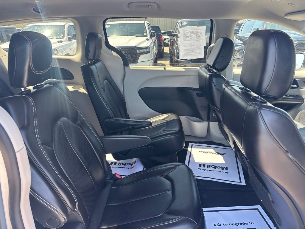 Used 2023 Chrysler Pacifica Van