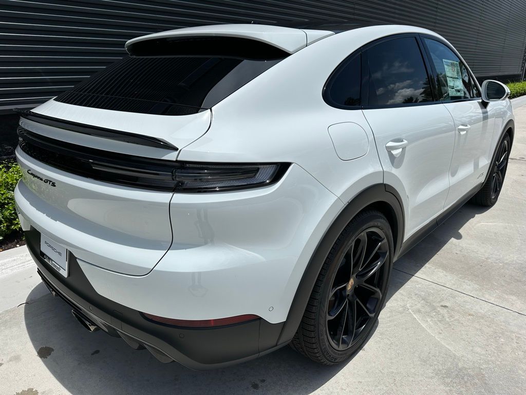 Thumbnail: 2025 Porsche  - 10