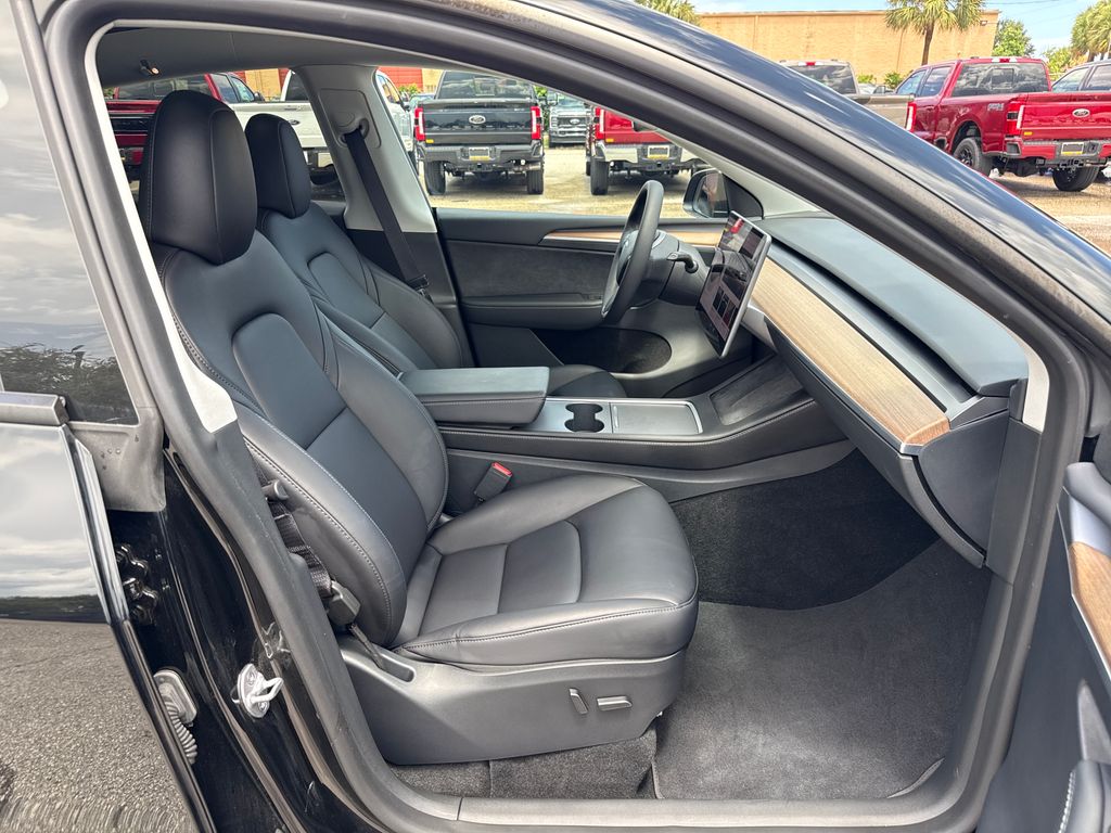 Used 2023  Tesla Standard Range image 23