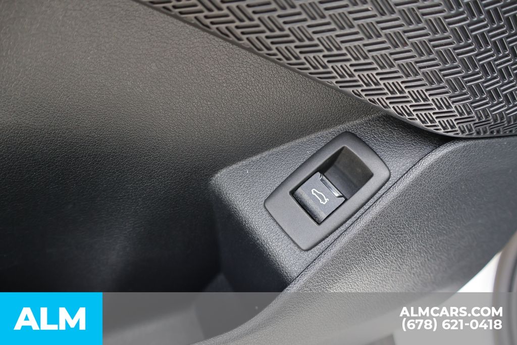 Used 2025 White BMW xDrive28i image 17