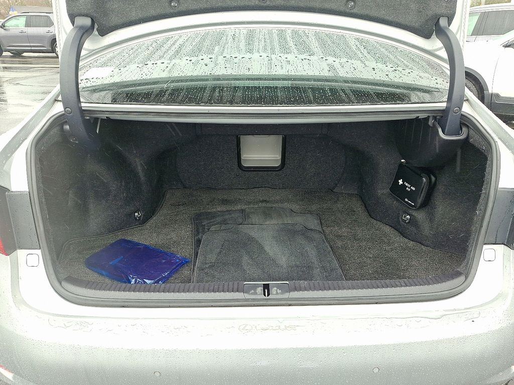 Thumbnail: 2018 Lexus ES - 30