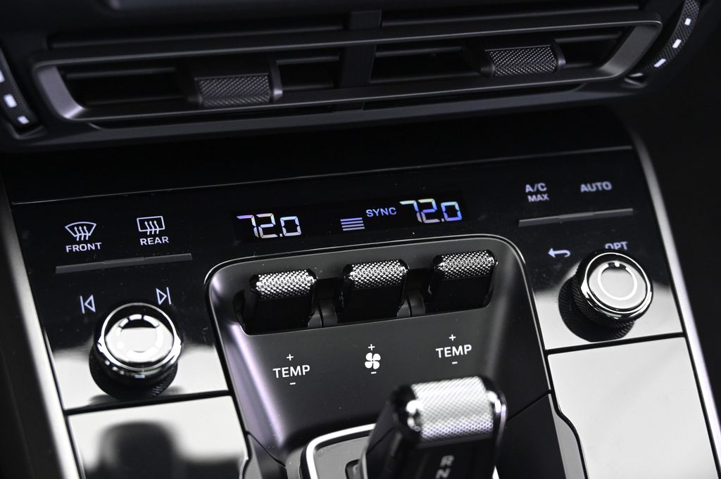 Thumbnail: 2024 Porsche 911 - 31