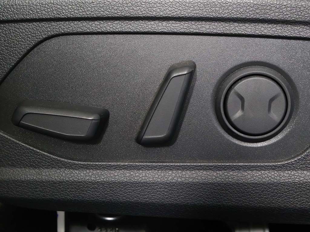 Certified Used 2025 Silver Hyundai SEL image 27