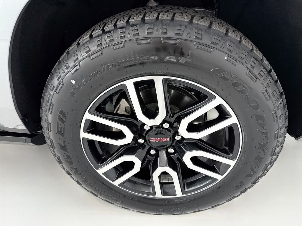 Thumbnail: 2024 GMC Yukon - 32