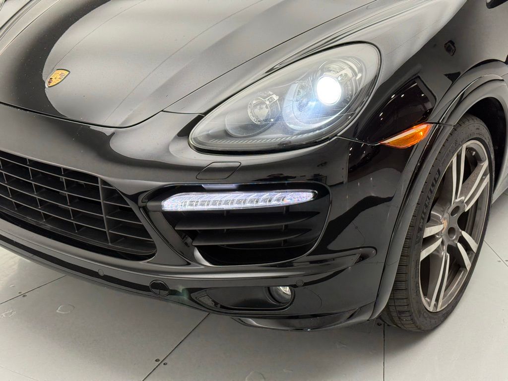 Thumbnail: 2013 Porsche Cayenne - 16