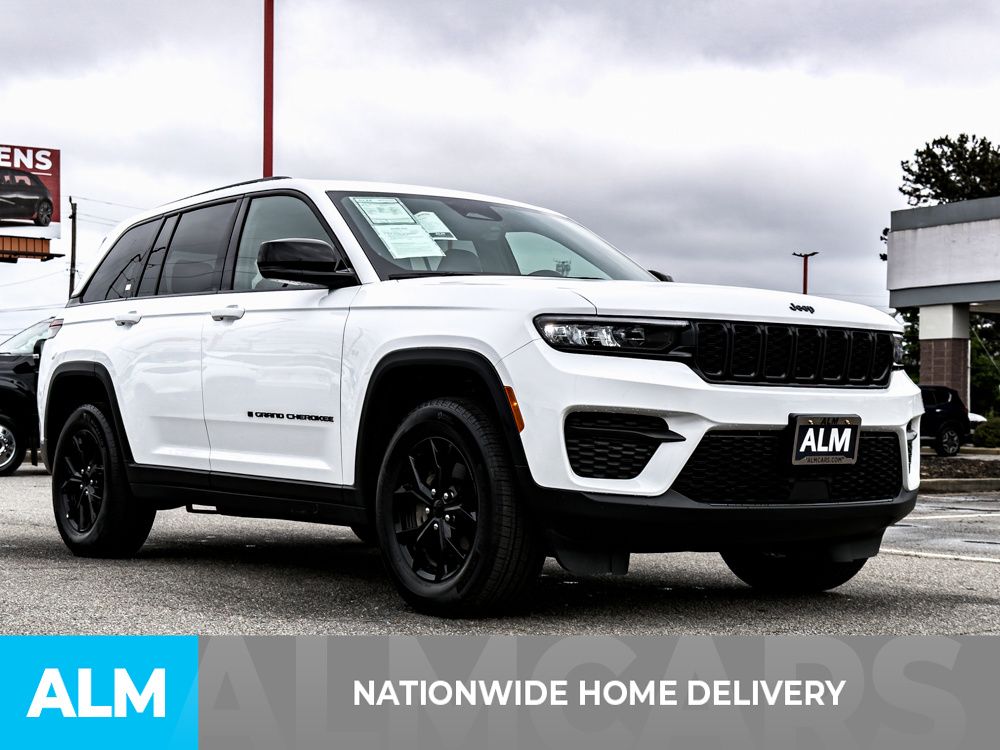 Used 2025 White Jeep Altitude image 4