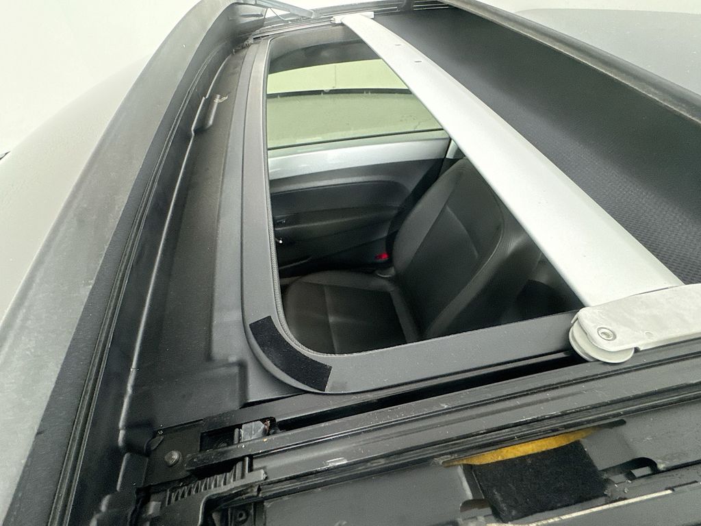 Used Car 2013 Volkswagen Beetle  2.5l For Sale Under $12,000 In Austin, Texas