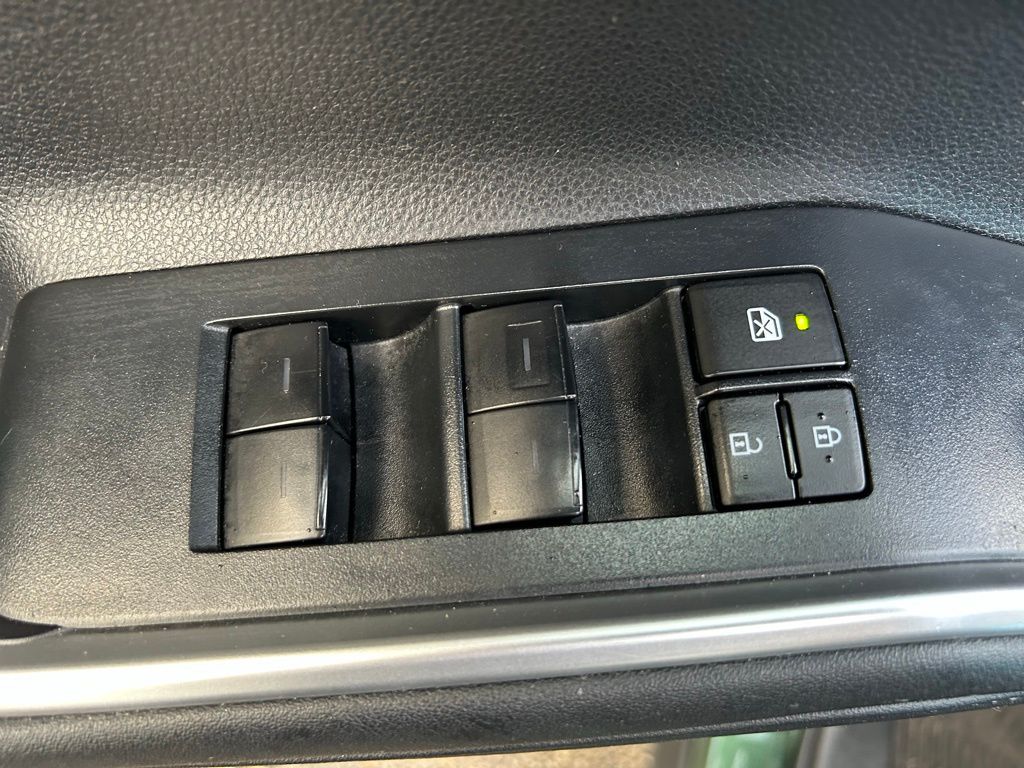 Thumbnail: 2023 Toyota Highlander - 18
