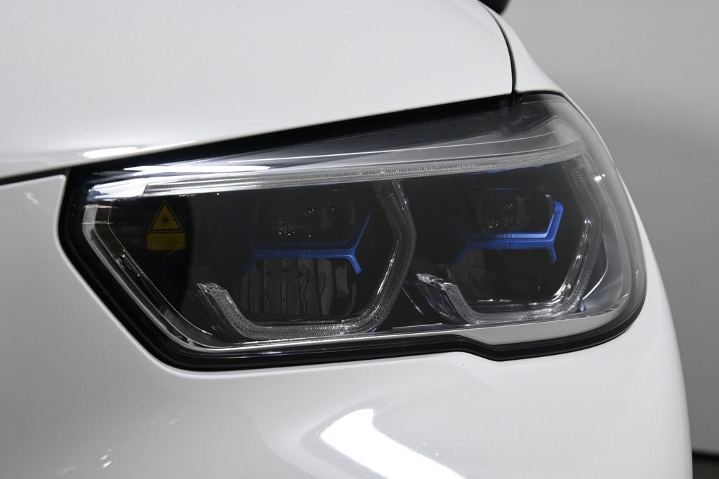 Thumbnail: 2023 BMW X5 - 11