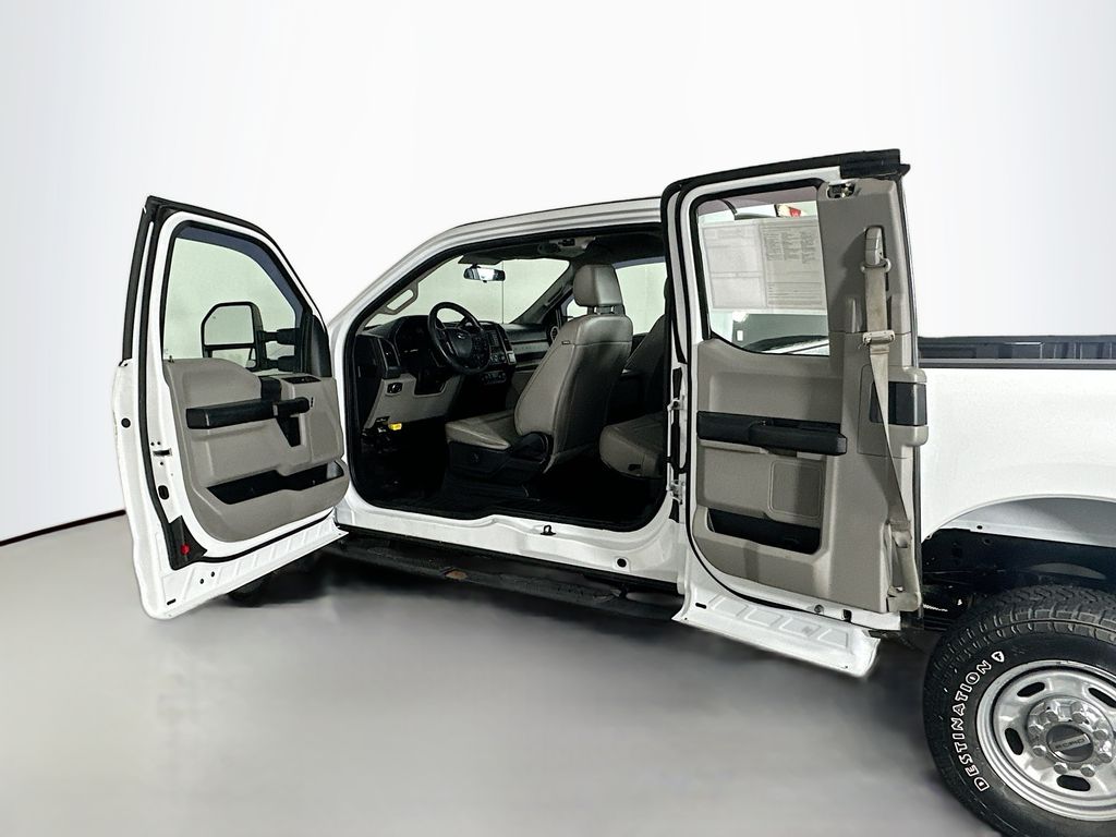 Used 2019 White Ford XL image 22