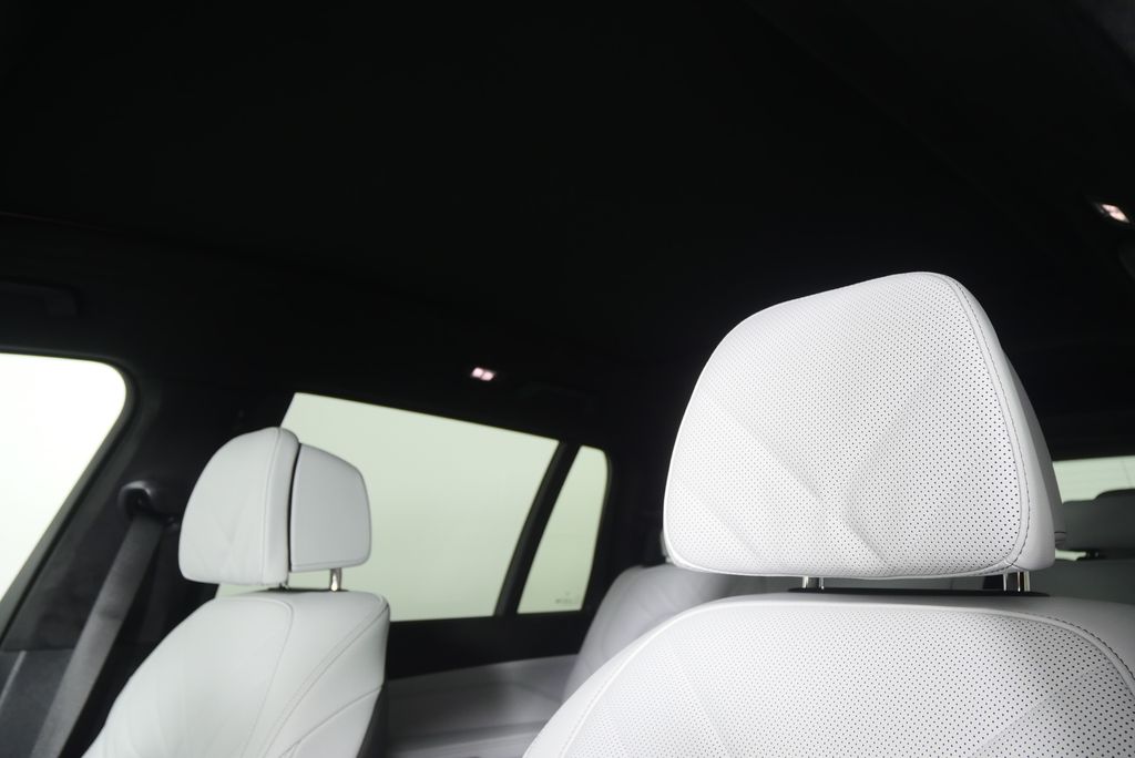 Thumbnail: 2027 BMW X7 - 11