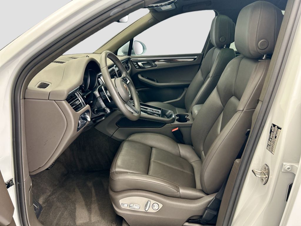 Thumbnail: 2023 Porsche Macan - 5