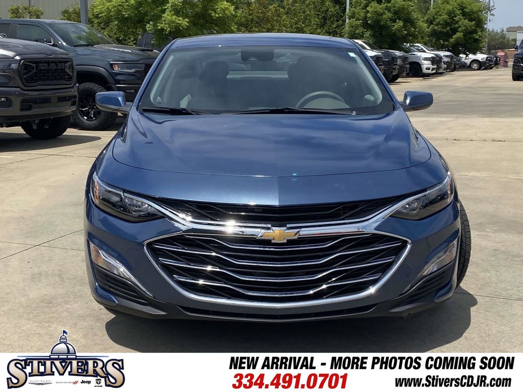 2025 Lakeshore Blue Metallic Chevrolet Malibu LT FWD Sedan