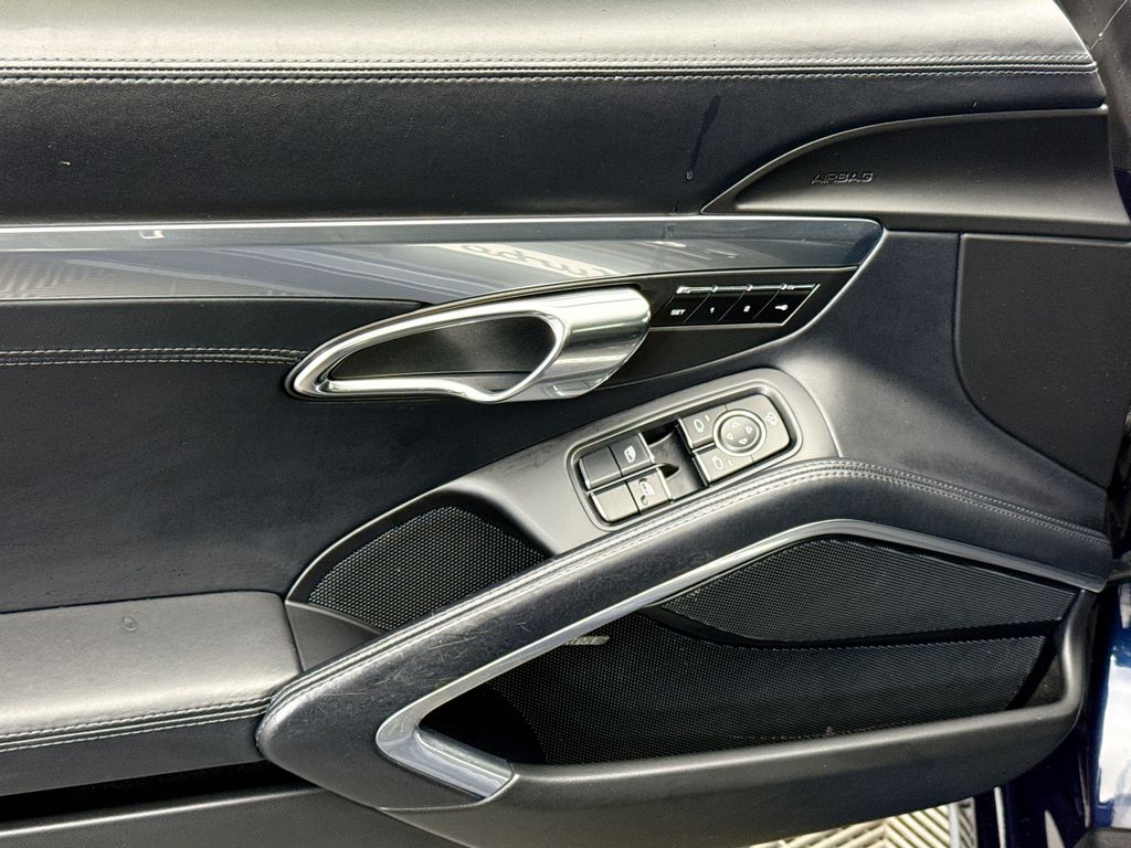 Thumbnail: 2016 Porsche 911 - 24