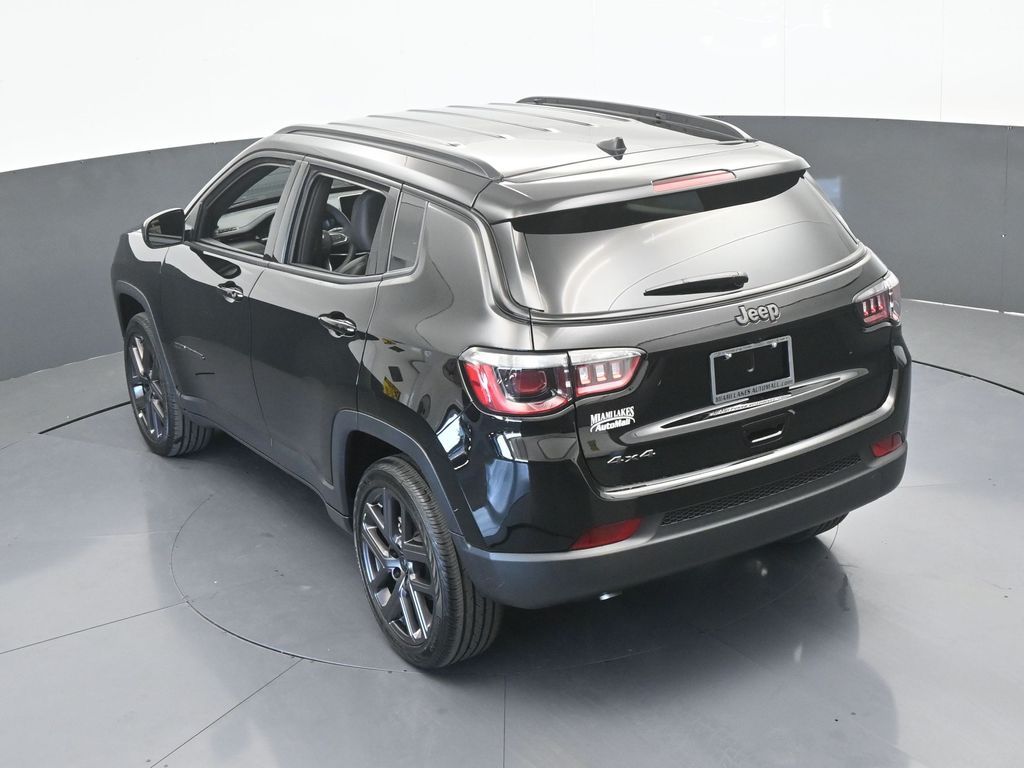 New 2026 diamond black crystal pearlcoat Jeep Latitude image 44