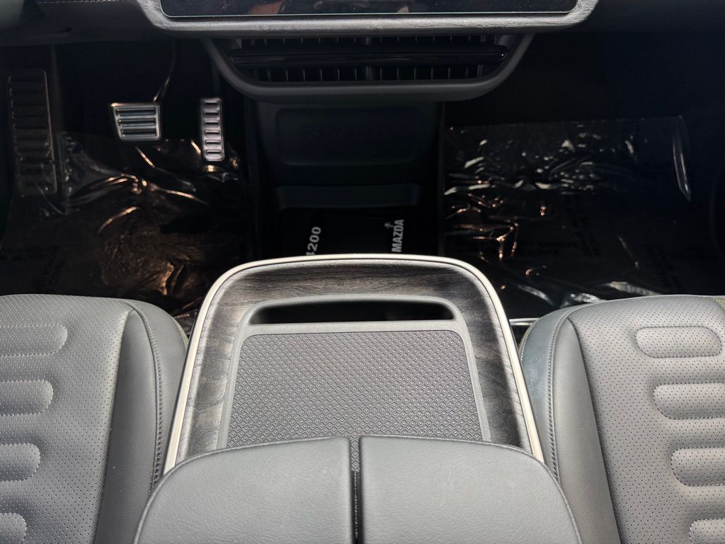 2022 Rivian R1T Adventure photo 18