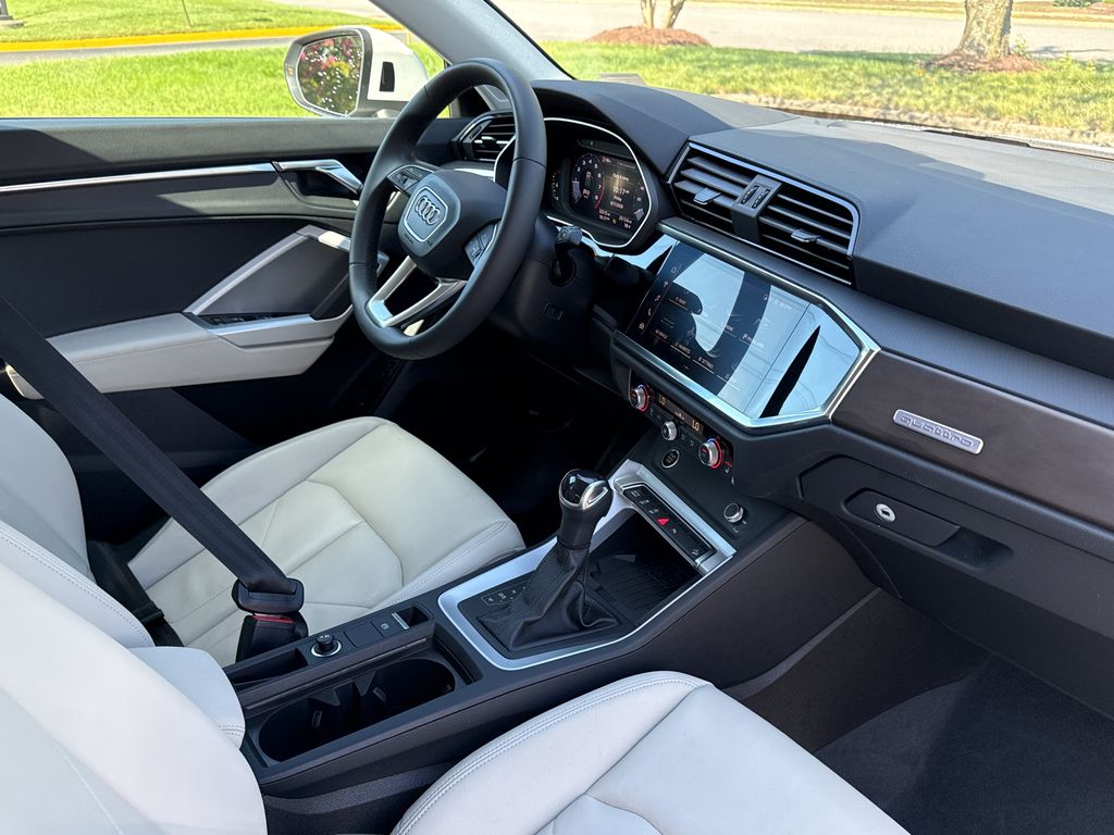 Thumbnail: 2023 Audi Q3 - 13