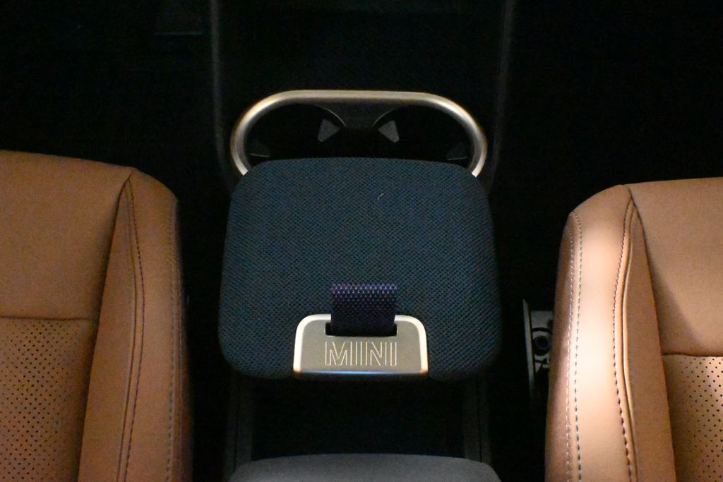 2025 MINI Cooper Countryman Iconic 26