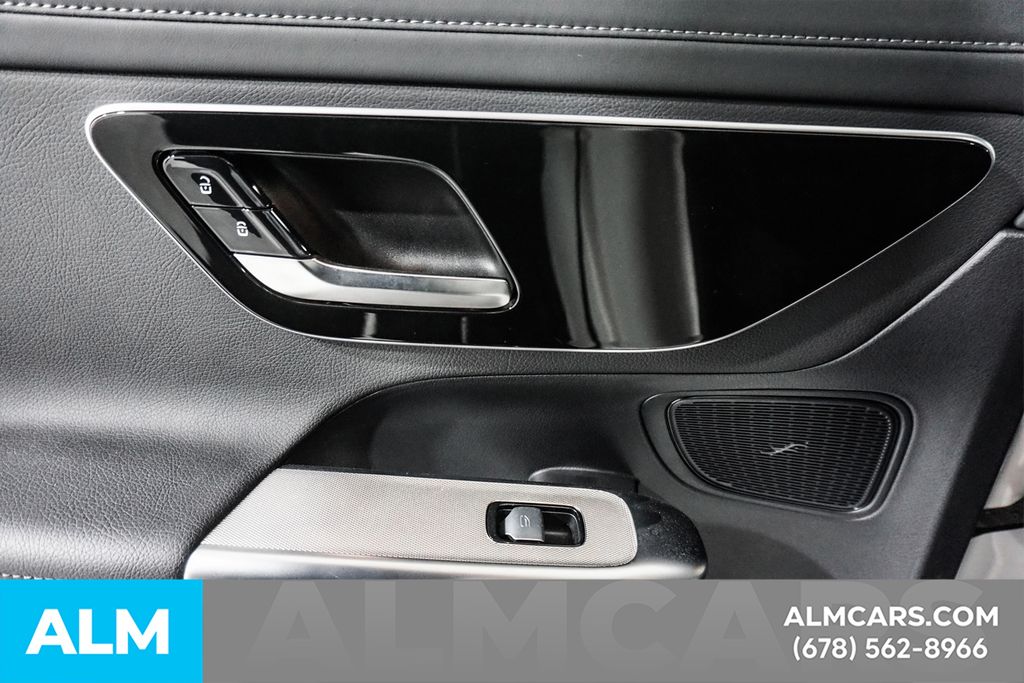 Used 2025 White Mercedes-Benz GLC 300 image 39