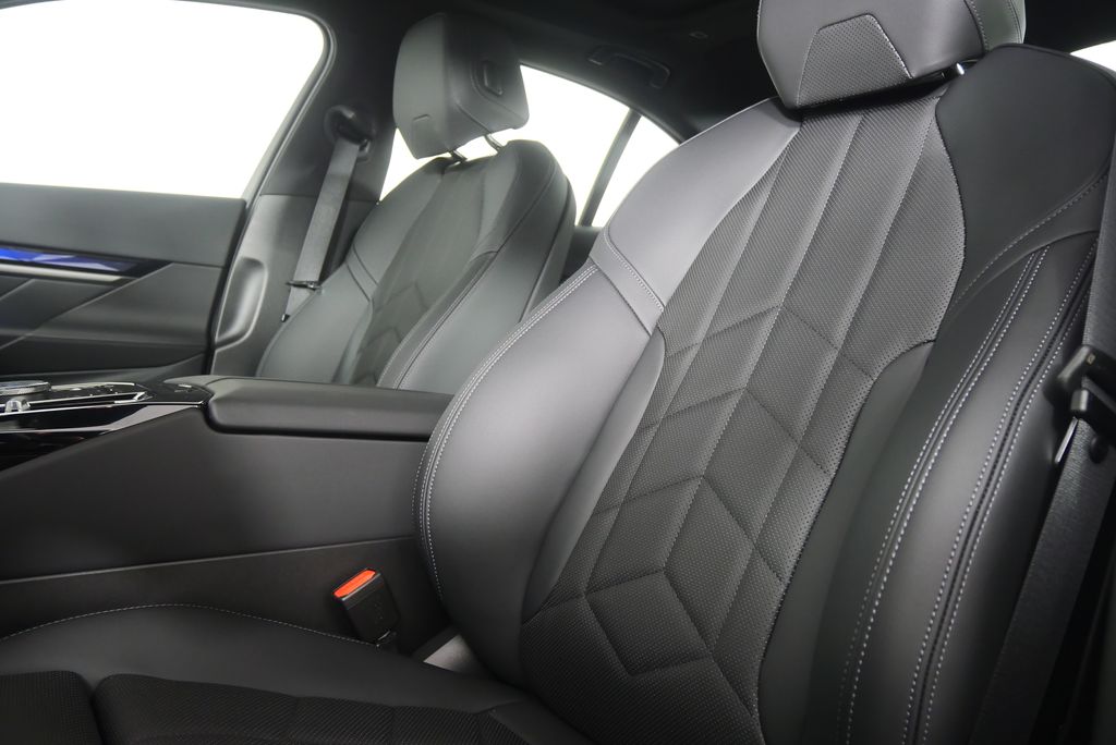 Thumbnail: 2026 BMW 5 Series - 10