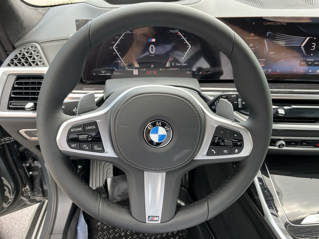 Thumbnail: 2026 BMW X7 - 14