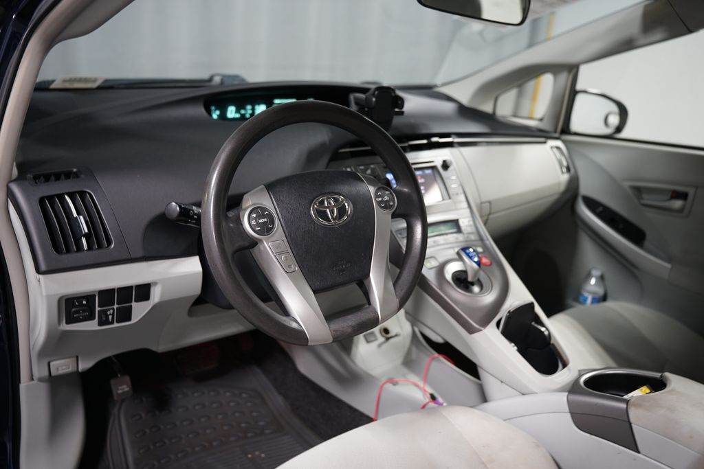 Thumbnail: 2015 Toyota Prius - 7