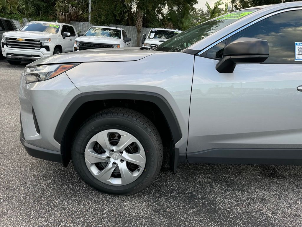 2023 Toyota RAV4 LE 9