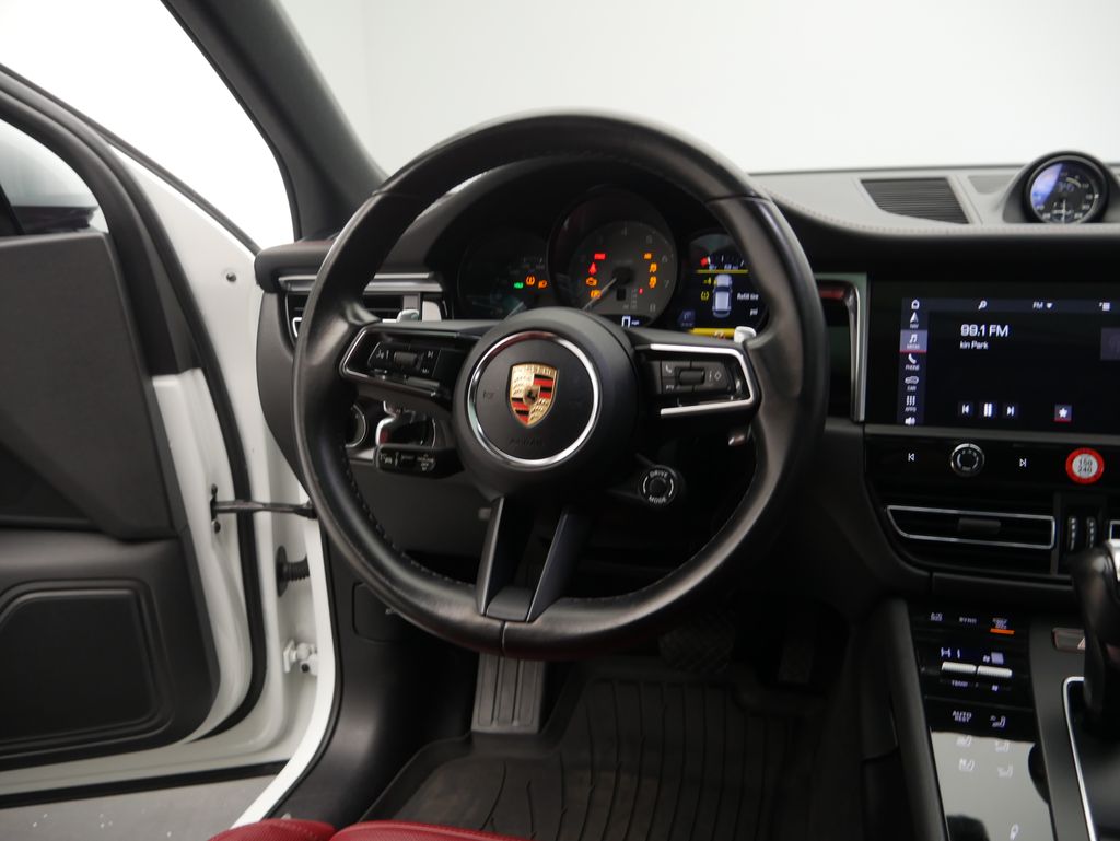 Thumbnail: 2023 Porsche Macan - 29