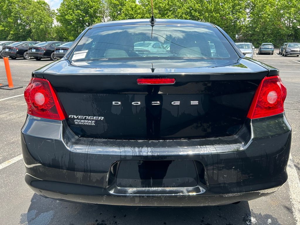 Thumbnail: 2013 Dodge Avenger - 4
