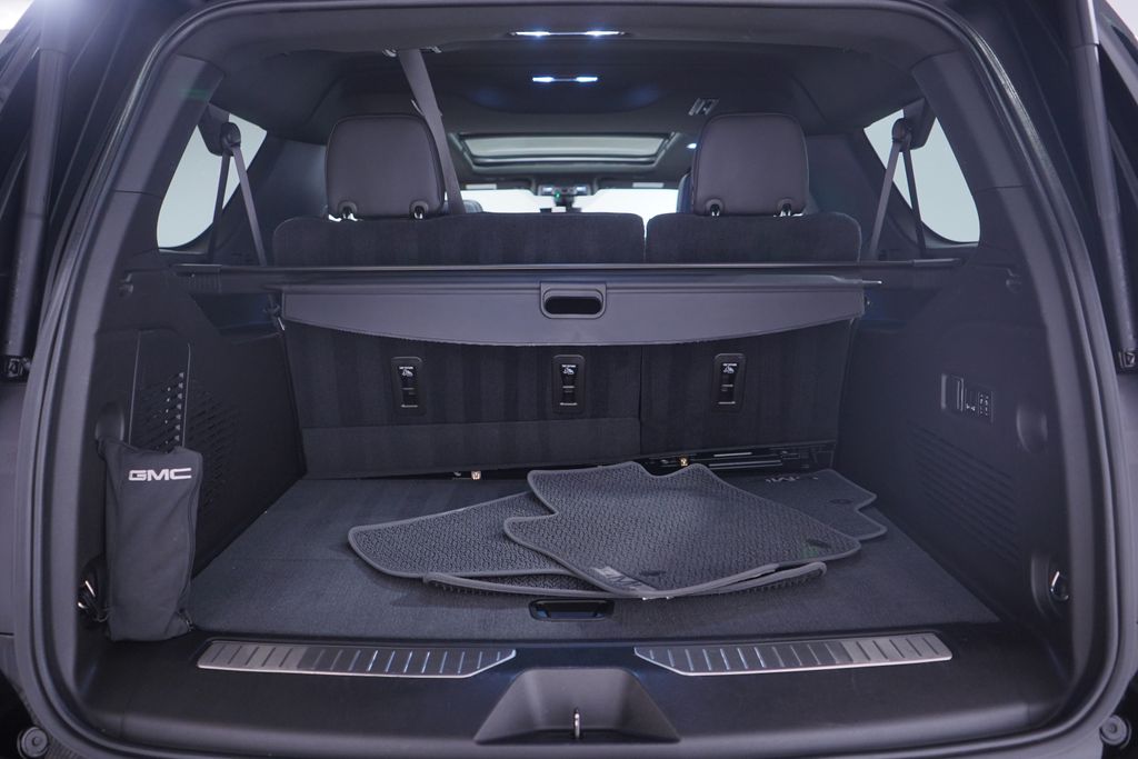 Thumbnail: 2021 GMC Yukon XL - 24