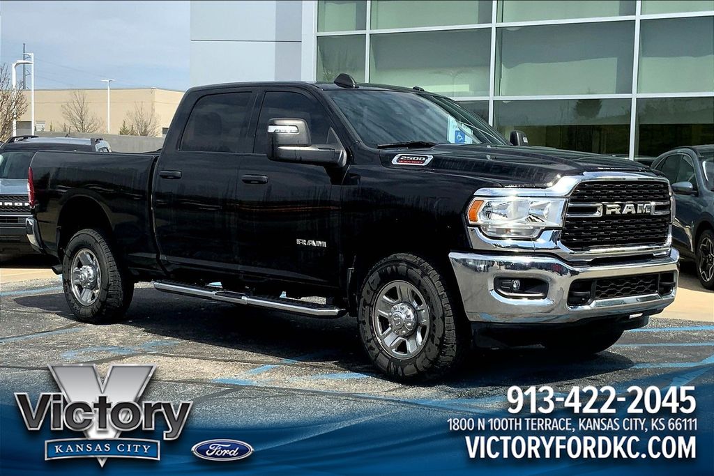 Diamond Black Crystal Pearlcoat 2024 RAM 2500 Big Horn Crew Cab 4WD Pickup Truck Four-Wheel Drive 8-Speed Automatic