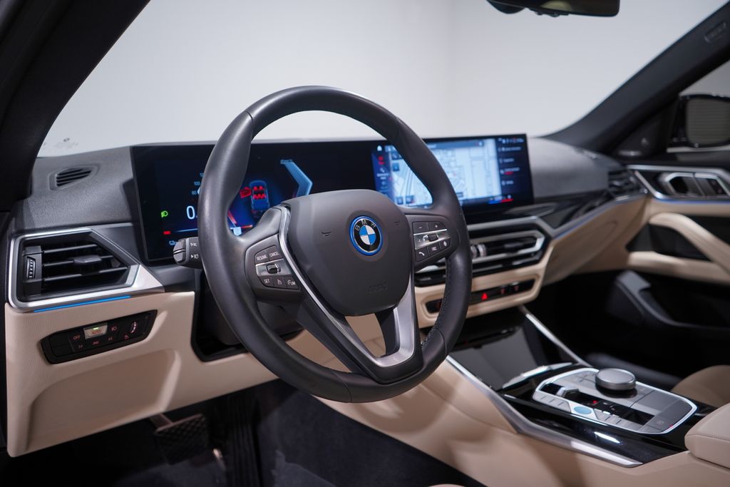 Thumbnail: 2023 BMW i4 - 6