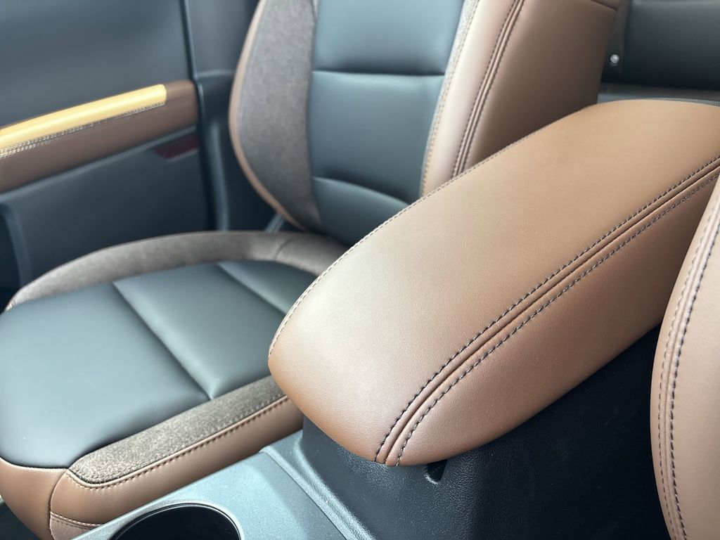 New 2026 Azure Gray Metallic Tri-Coat Ford Outer Banks® image 23