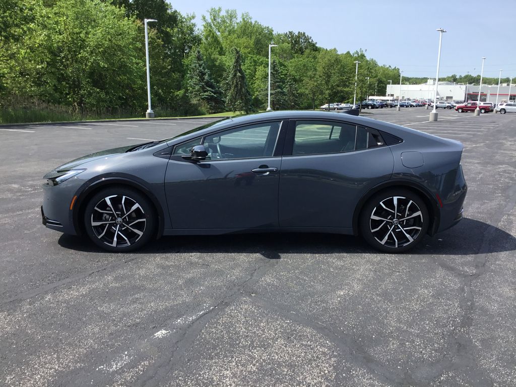 2024 Toyota Prius Prime Premium 2