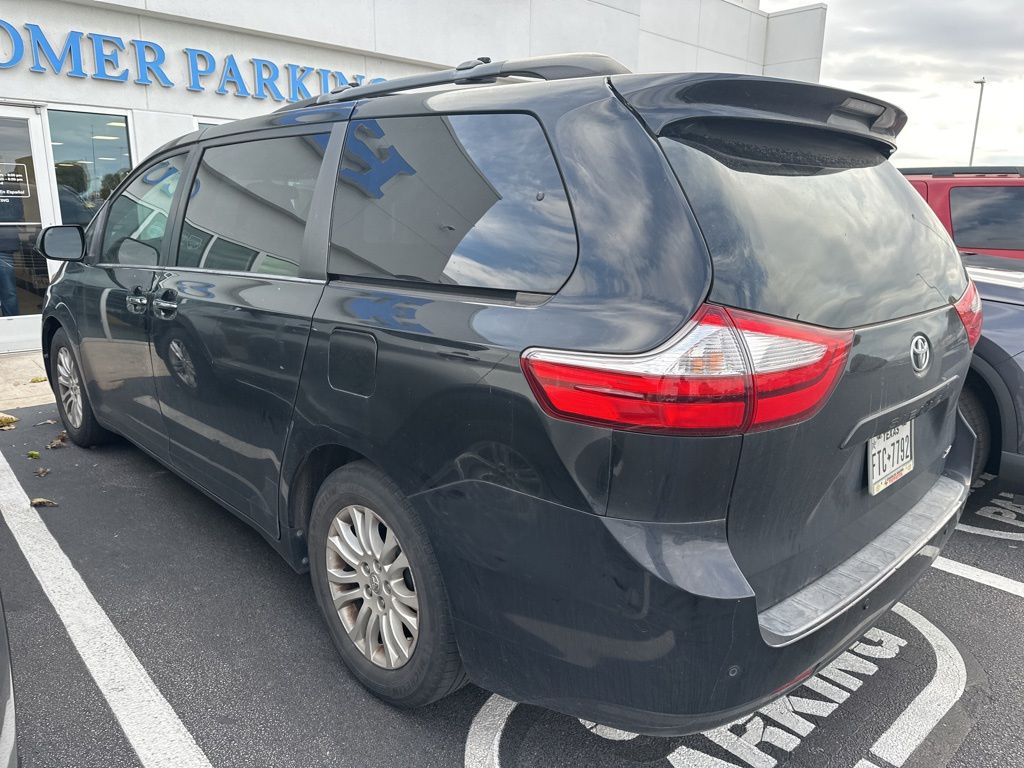 Thumbnail: 2015 Toyota Sienna - 6