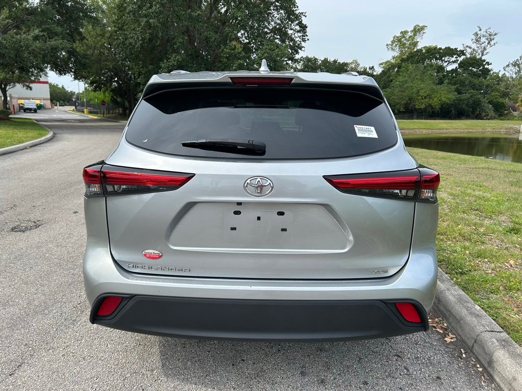 Thumbnail: 2023 Toyota Highlander - 3