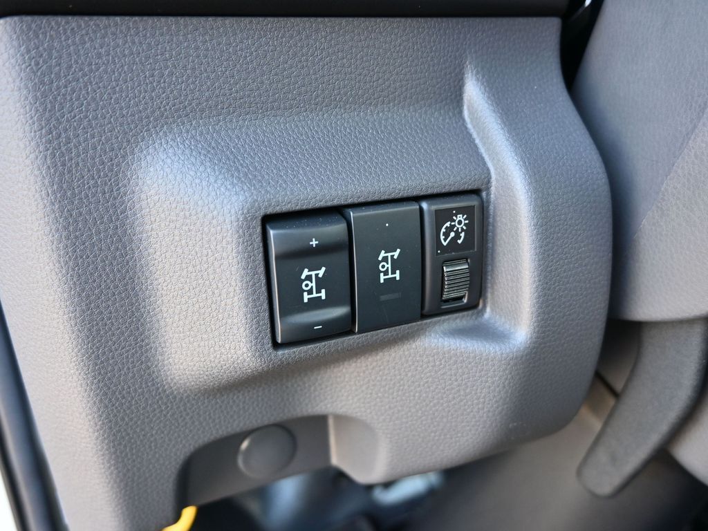2025 Isuzu NRR 