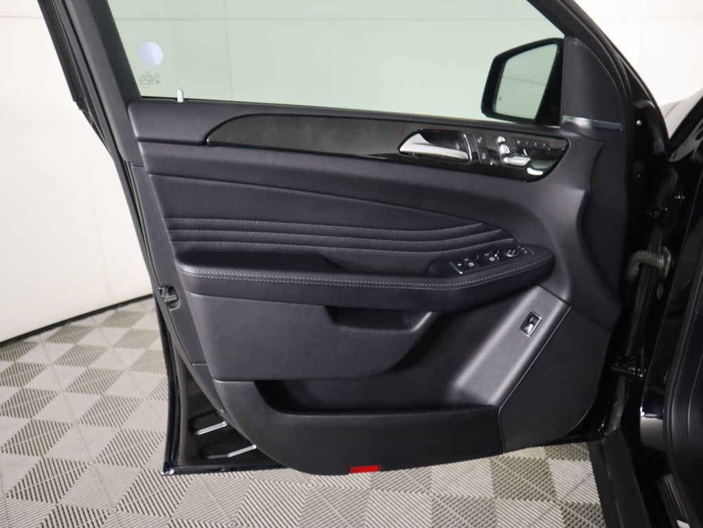 Thumbnail: 2018 Mercedes-Benz GLE - 24