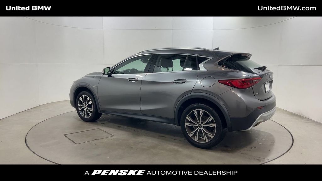 Thumbnail: 2017 INFINITI QX30 - 6