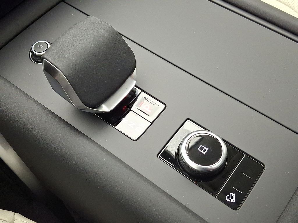 Thumbnail: 2026 Land Rover Discovery - 12