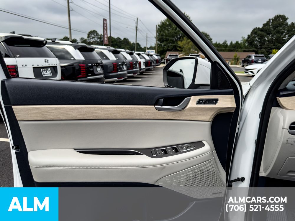 Used 2023 White Hyundai Limited image 9