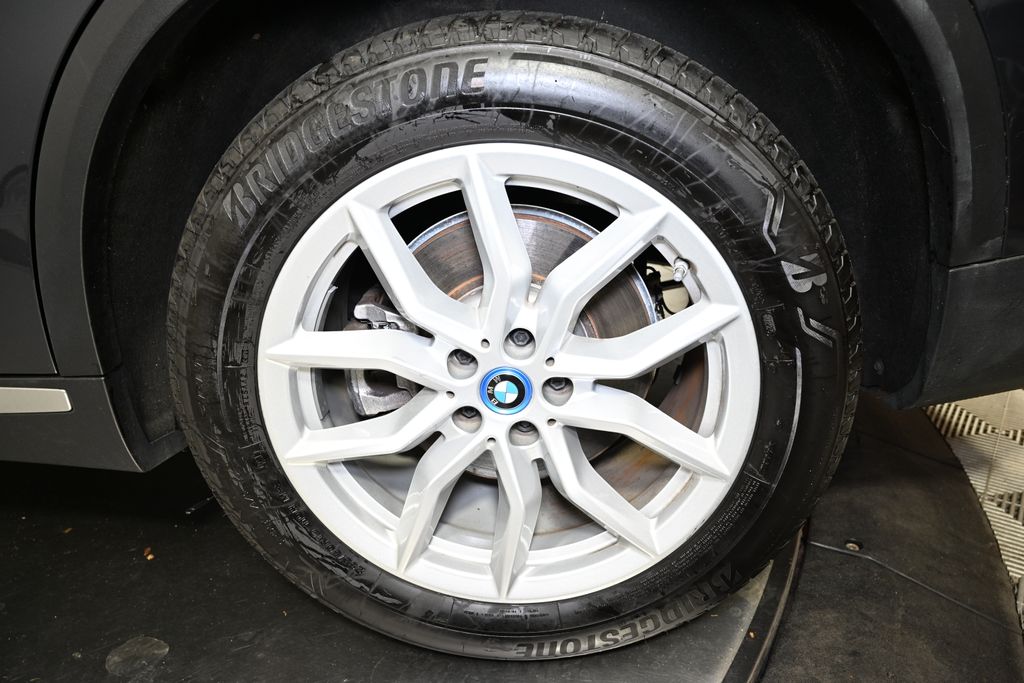 Thumbnail: 2022 BMW X5 - 12